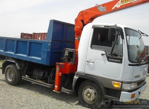 Hino Ranger самосвал с крановой установкой.